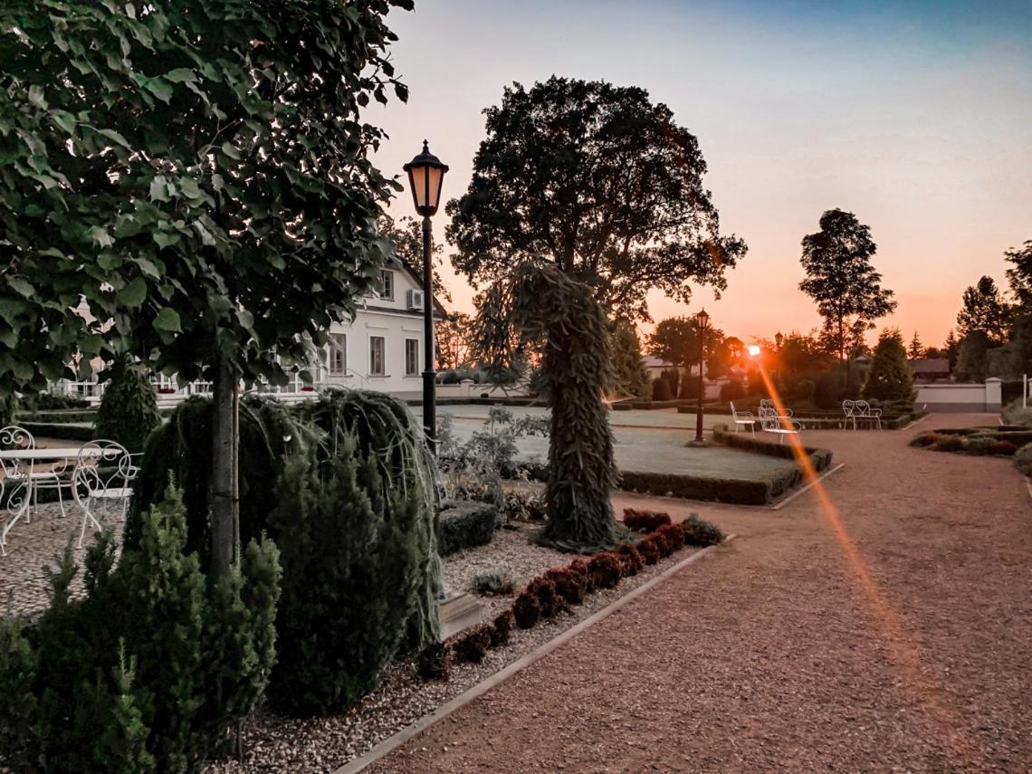 Hotel przy Dworze Spa & Wellness Leśna Podlaska Esterno foto