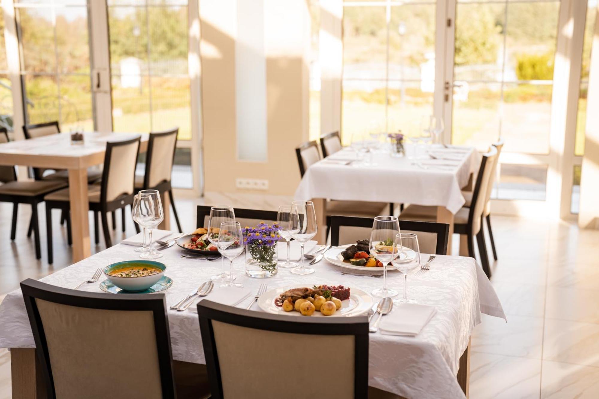 Hotel przy Dworze Spa & Wellness Leśna Podlaska Esterno foto
