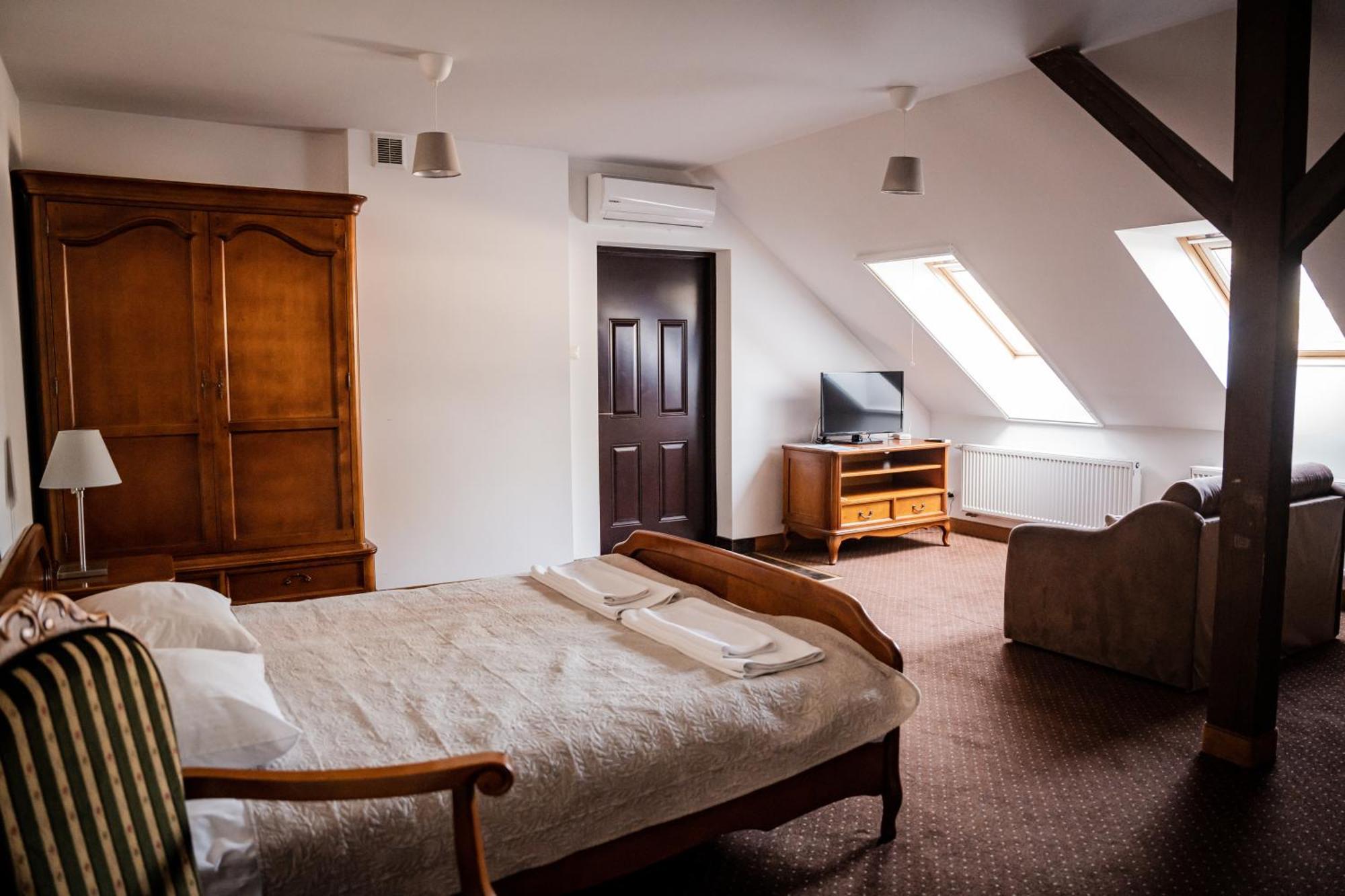 Hotel przy Dworze Spa & Wellness Leśna Podlaska Esterno foto