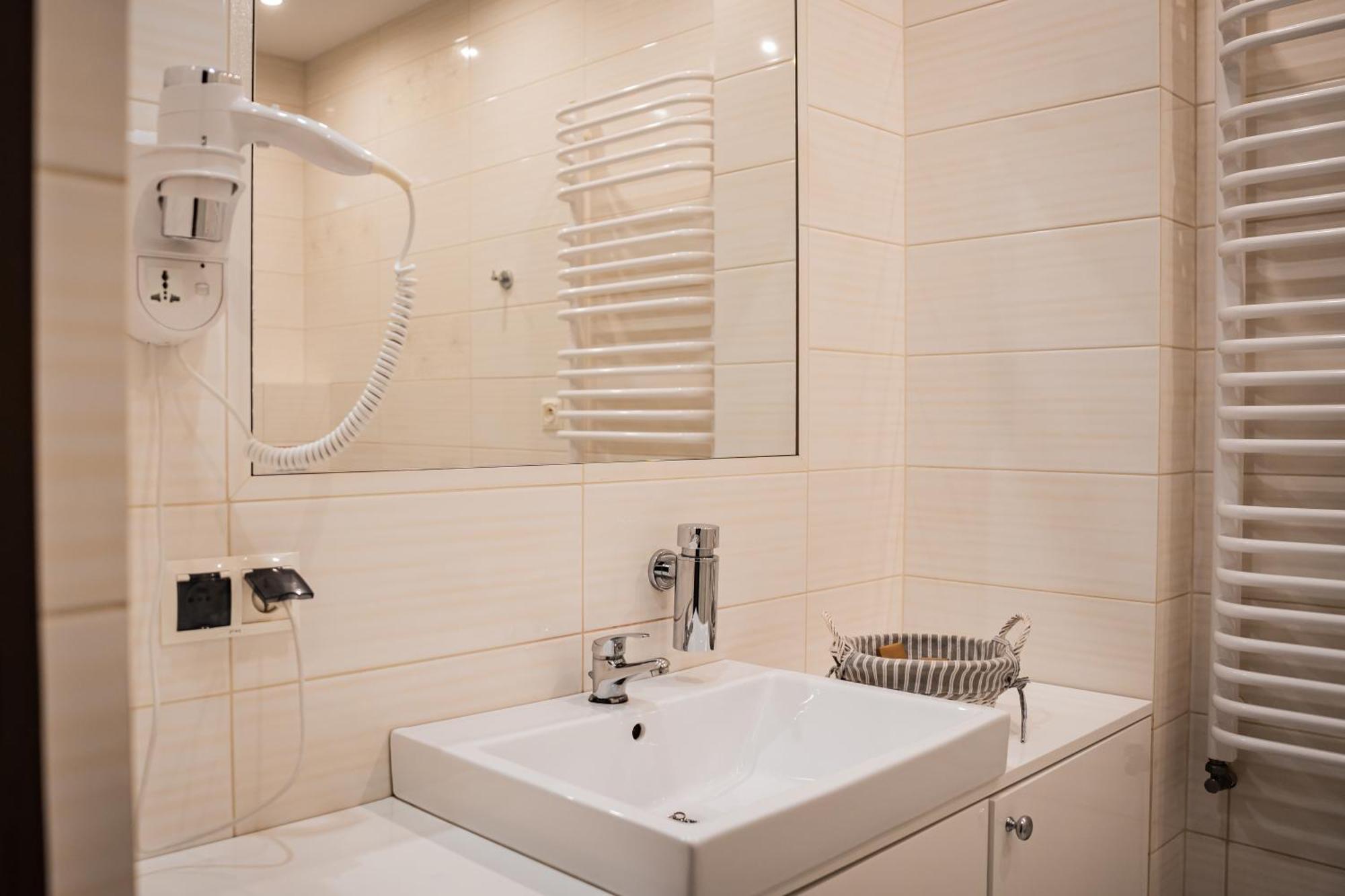 Hotel przy Dworze Spa & Wellness Leśna Podlaska Esterno foto